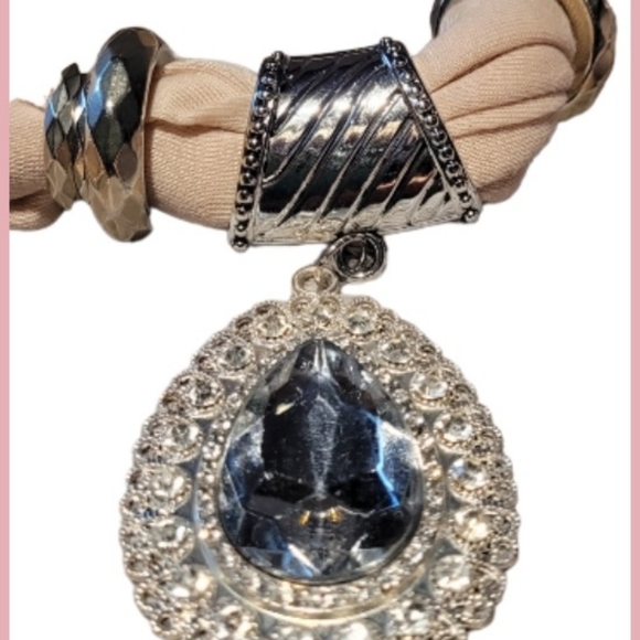 Beige Jewelry Scarf with Clear Stones NWOT - Picture 3 of 5